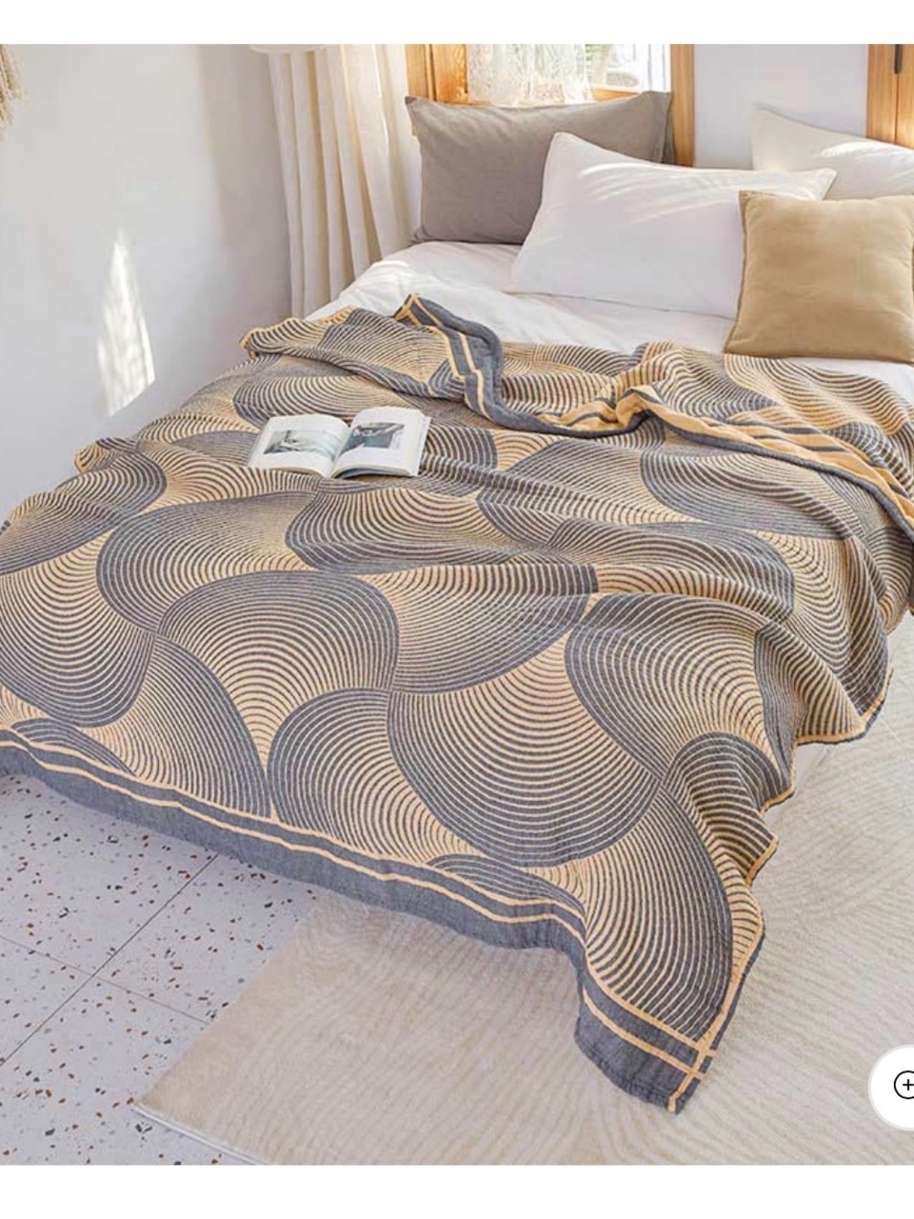 Wave-Pattern King Size Comforter in Gray and Yellow.  New With Tags.